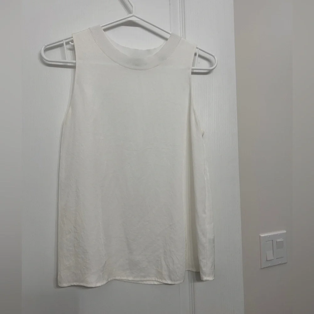 Vince White Ribbed Trim Crew Neck Sleeveless Top size small - Picture 2 of 11